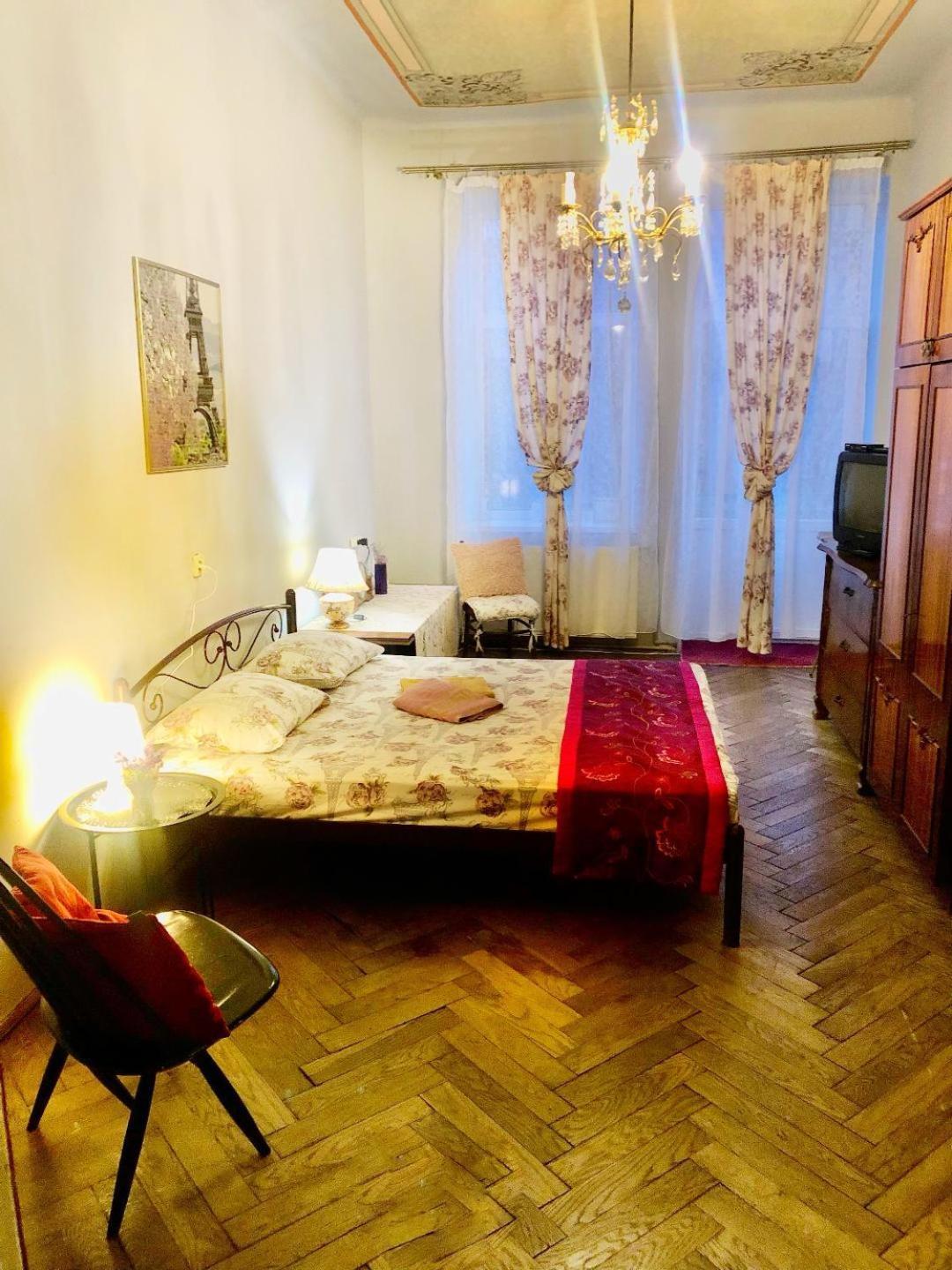 Vintage Apartment 2 Rooms With Balcony Lviv Exterior photo