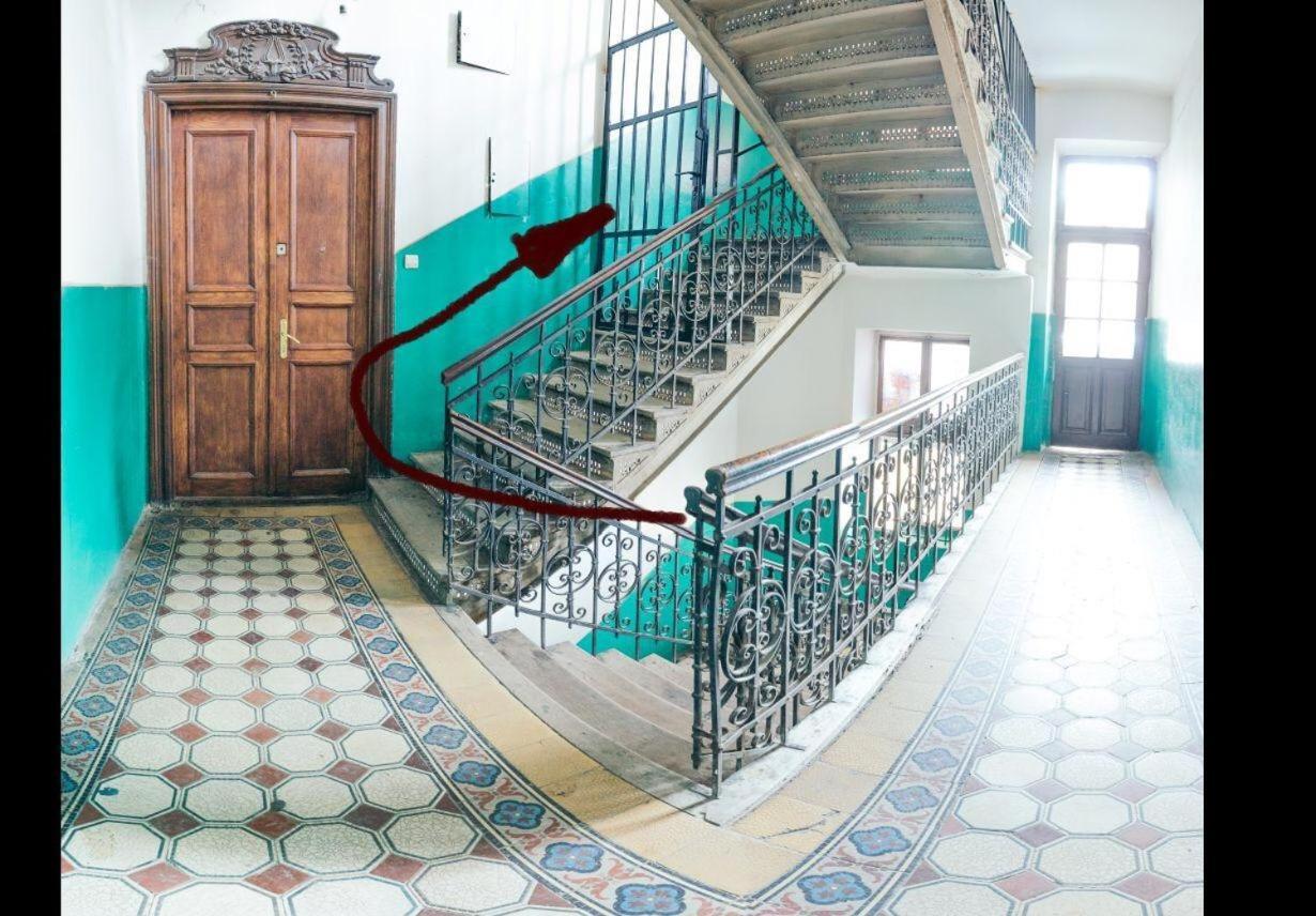 Vintage Apartment 2 Rooms With Balcony Lviv Exterior photo
